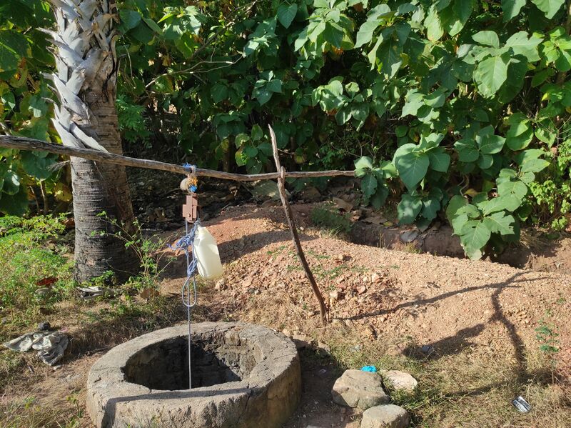 File:Sumur di Desa Pedarro.jpg