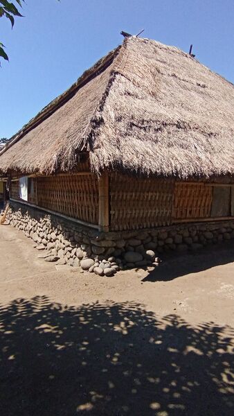 File:Rumah Adat Bayan.jpg