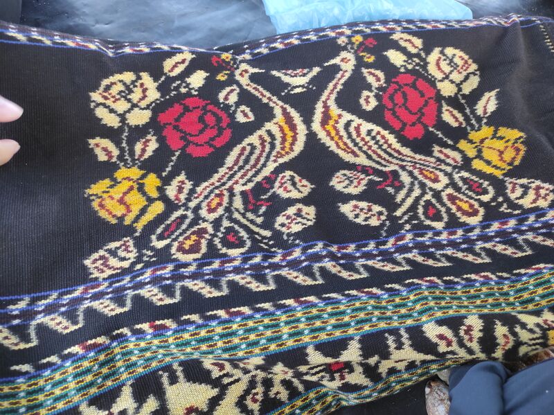 File:Motif Burung dan Bunga.jpg